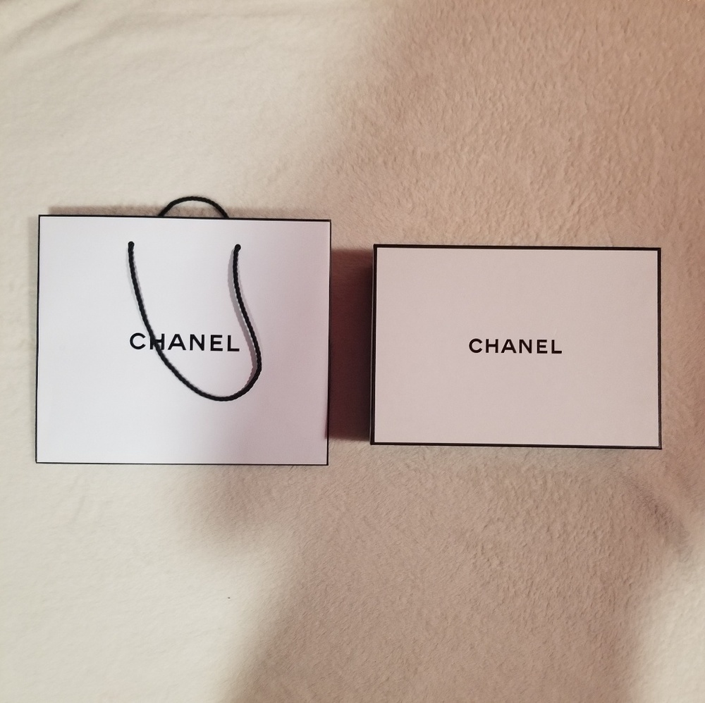 CHANEL GIFT BOX BRAND NEW & BAG